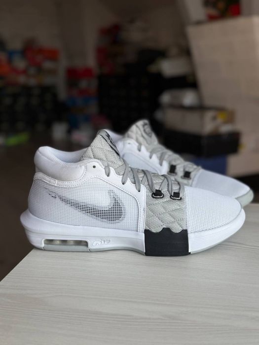 Nike Lebron Witness 45/29