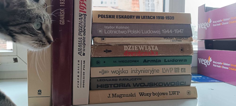 Książki o charakterze wojskowym/historycznym PRL
