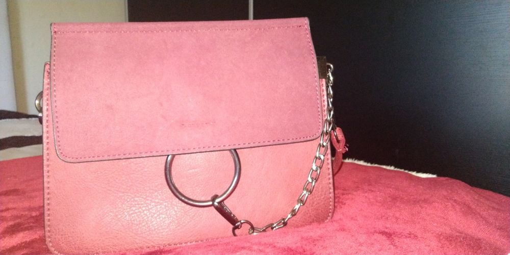 Mala bordo muito elegante