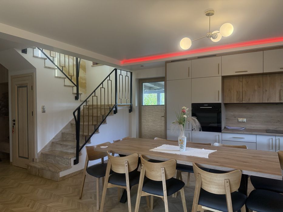 Komfortowy  dom  nad jeziorem. Z pomostem i łódką. Wędkowanie gratis.