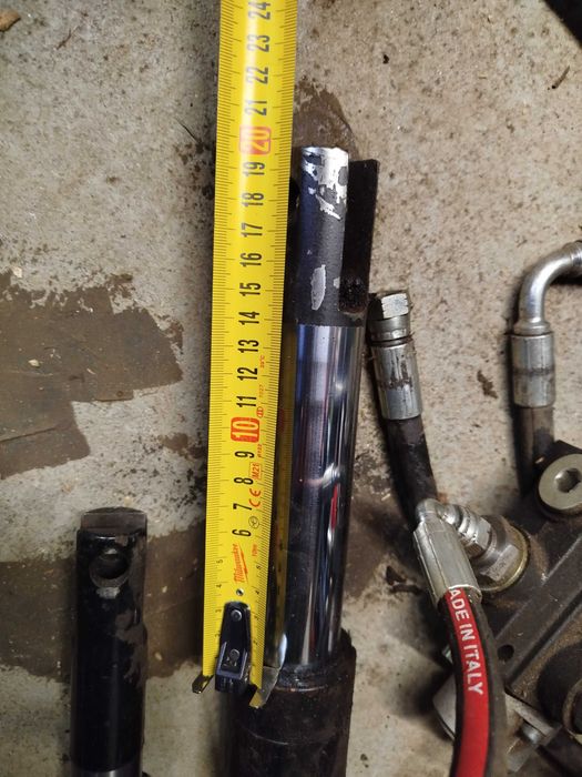 Siłownik rozdzielacz hydrauliczny