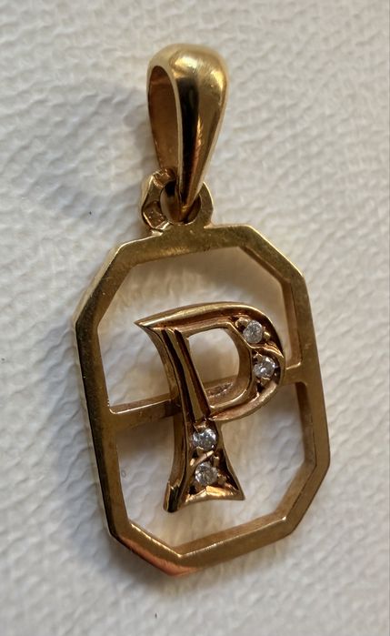 Meldalha em ouro com inicial para fio 19,2k