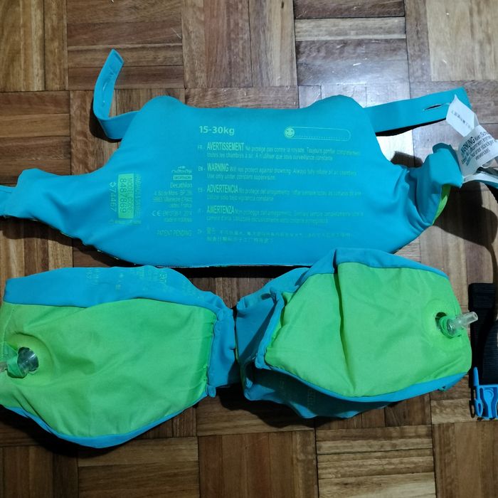 Braçadeiras e colete para bebes