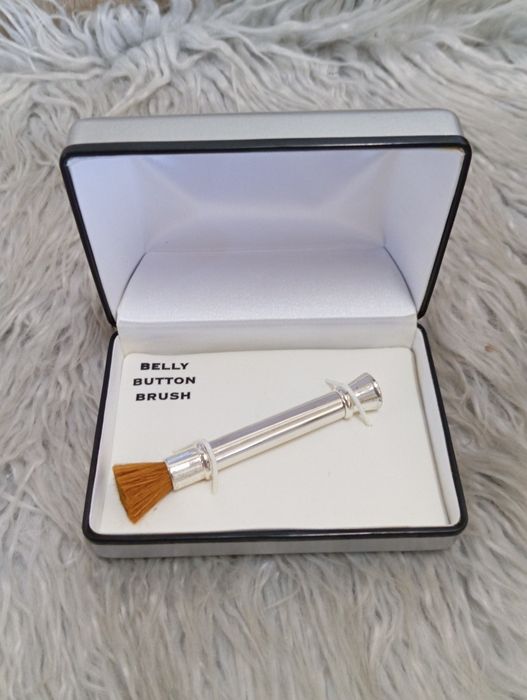 Belly Button Brush prezent