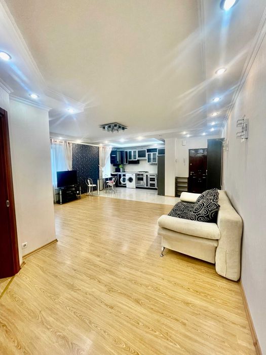 Центр міста! Сучасна 3-х кімн.-студіо. Автономне опалення!