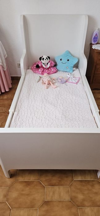 Cama extensível IKEA Busunge com colchão