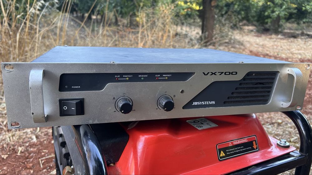 JBSYSTEMS VX700 amplificador