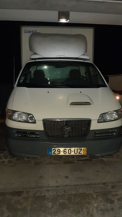Carrinha com contentor