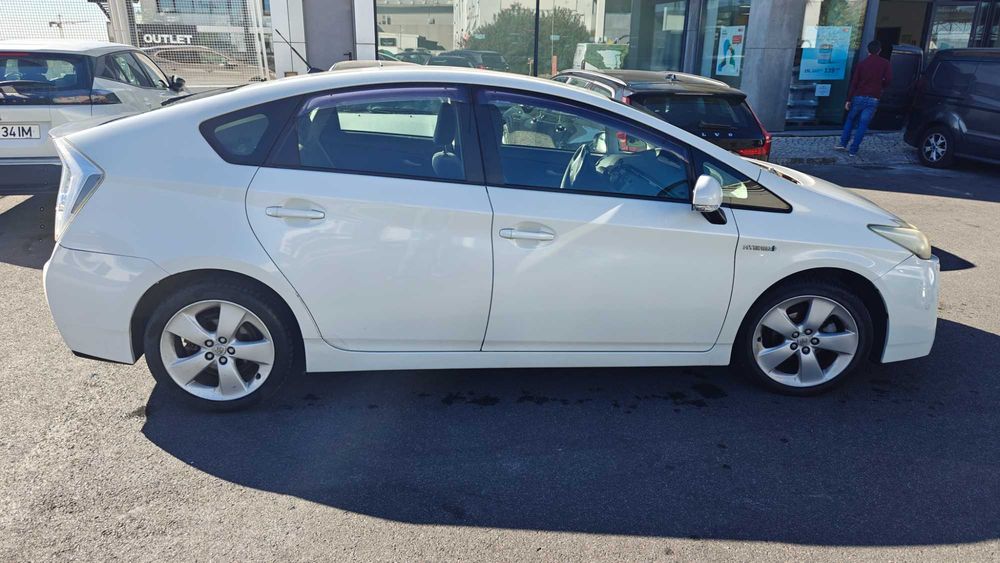 Toyota Prius 1.8 HSD Premium + GPS | 2010 | 200,000 km