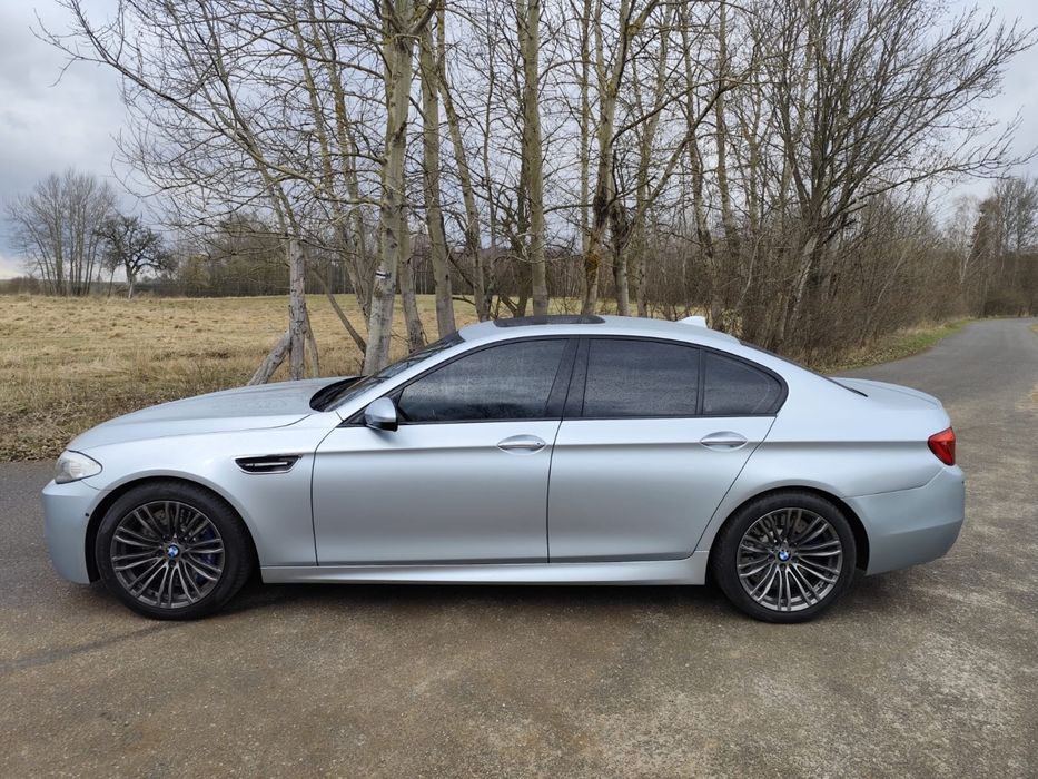 Bmw m5 f10 silverstone ii indywidual niski przebieg europa