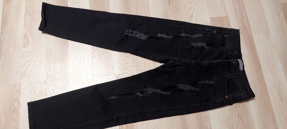 Джинси з розрізами