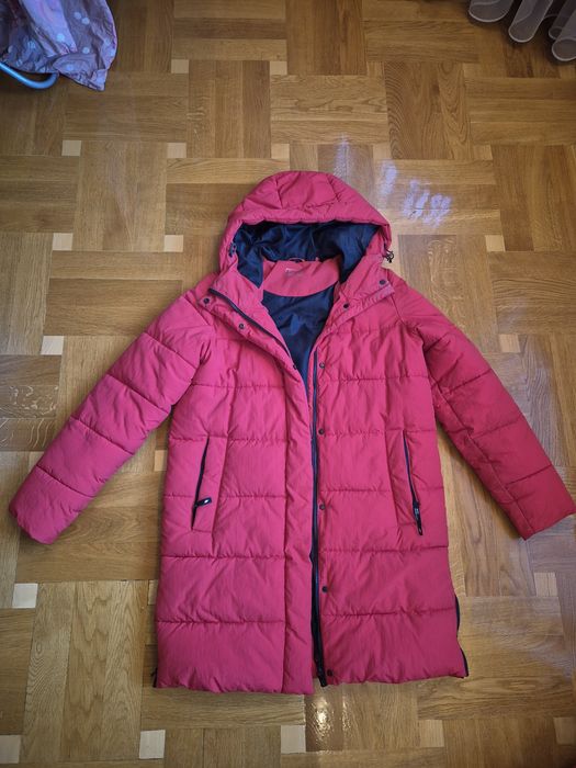 Жіноча зимова куртка бренду 4F