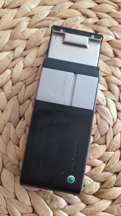 Kolekcjonerski Sony Ericsson C905 Bez simloka