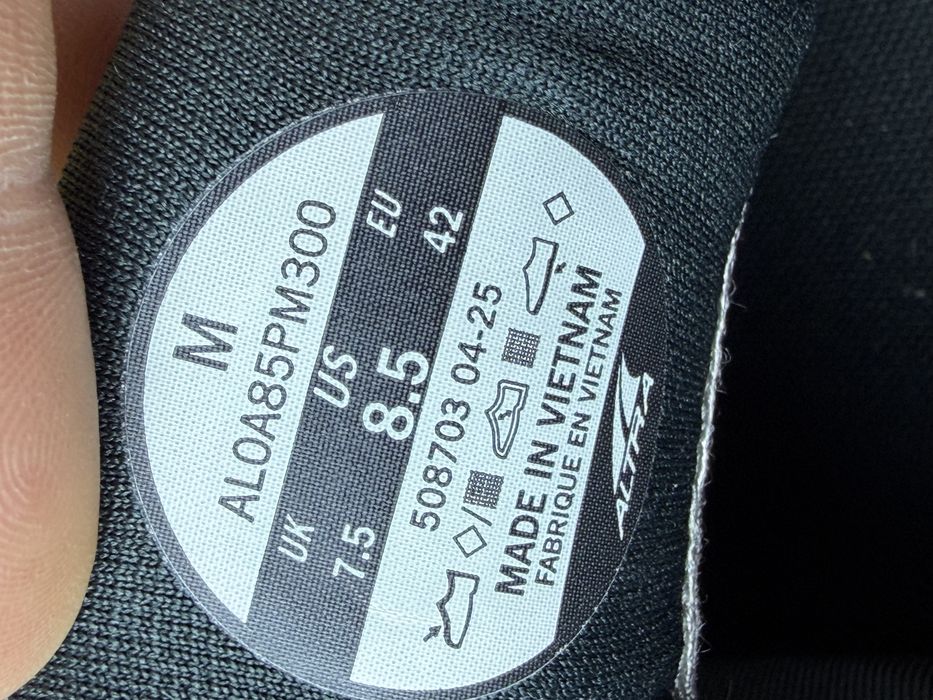 Altra Lone Peak 9 Waterproof  розмір 42