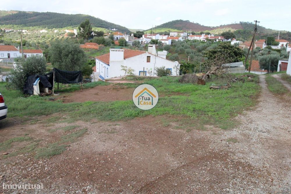 Terreno Urbano com 322 m2, Área de Edificação de 194 m2 em Aldeia da S