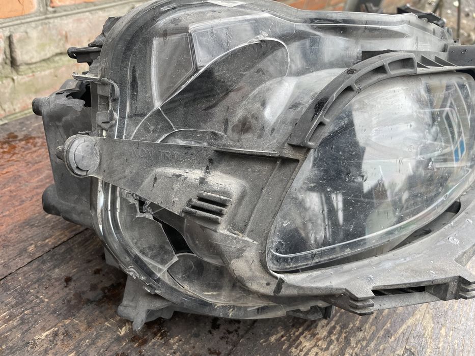 Фара права jeep Cherokee 14-18