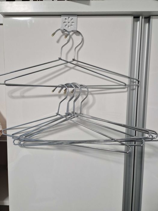 Metalowe wieszaki do ubrań