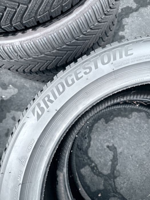 215 50 18 Bridgestone LM005 90% 2024 Шини Зима
