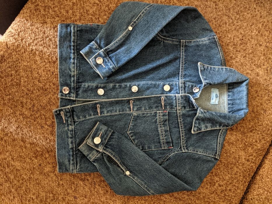 Куртка джинсова.