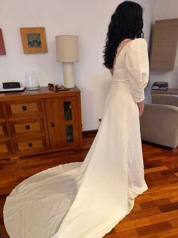 Vestido de noiva e véu Pronovias 2024