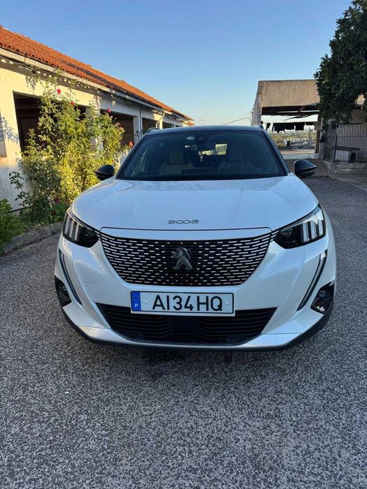Peugeot e2008 GT branco foto 2