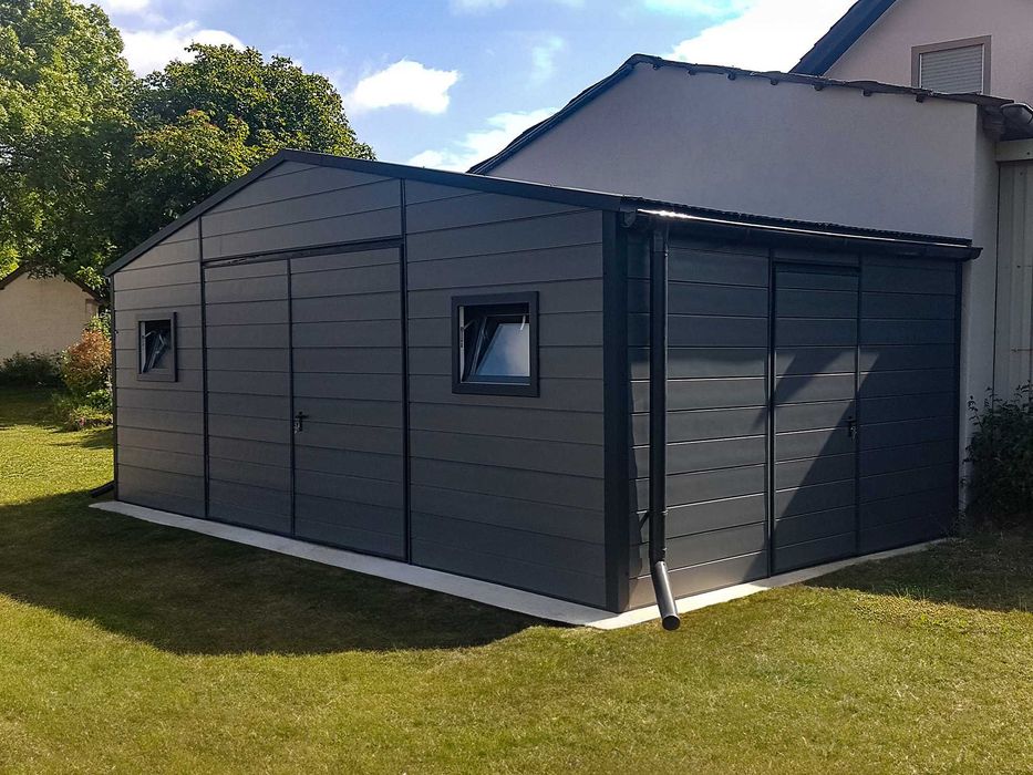 Garaż ocieplany z płyty warstwowej 7×4m – grafit