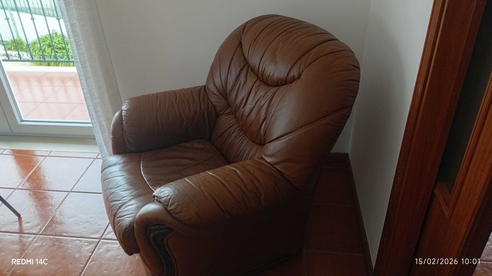 2 Sofás em pele Genuína