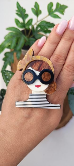 Nowa duża broszka Kobieta 3D na prezent plus gratis