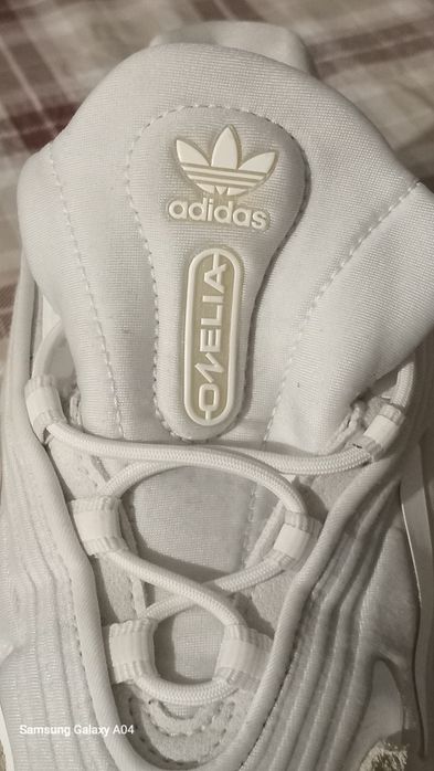 Жіночі кросівки Adidas Ozelia, розмір 38.