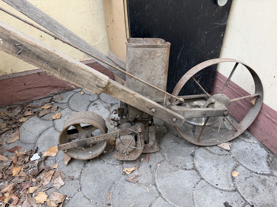 Siewnik ręczny, zabytek, sprawny