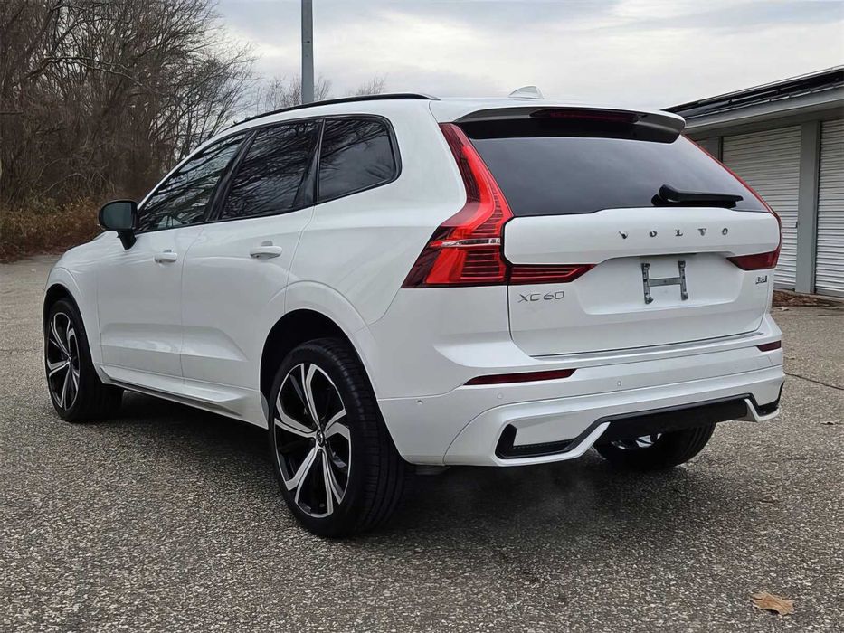 Volvo XC60      2023