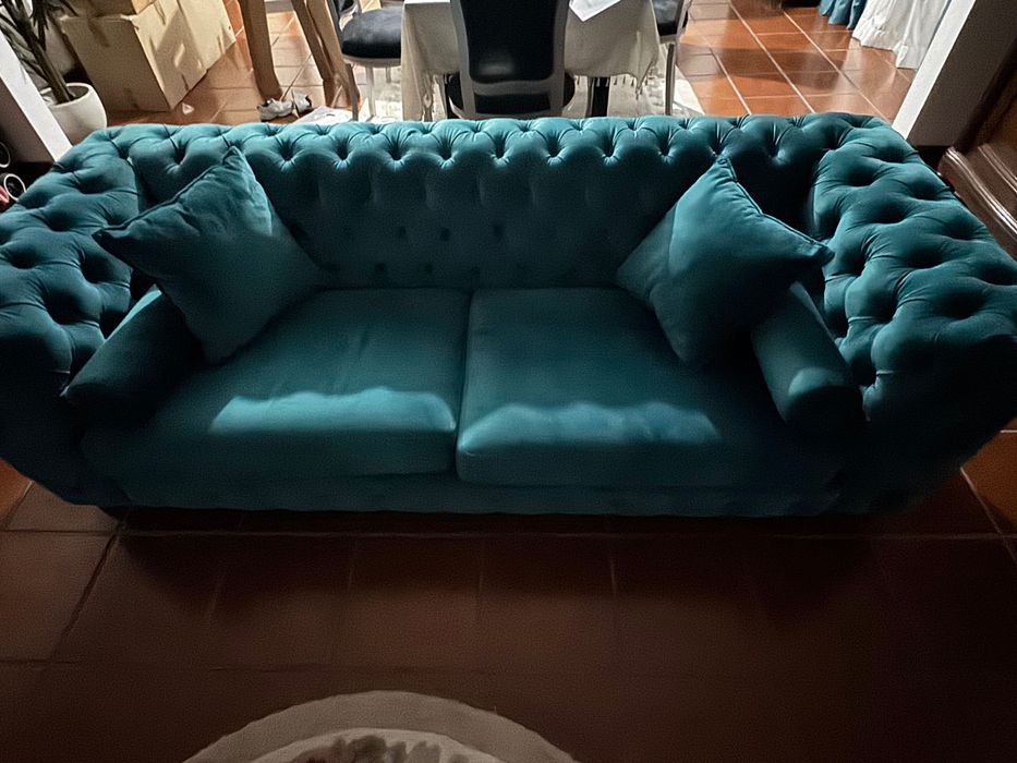 Sofá verde garrafa c banqueta
