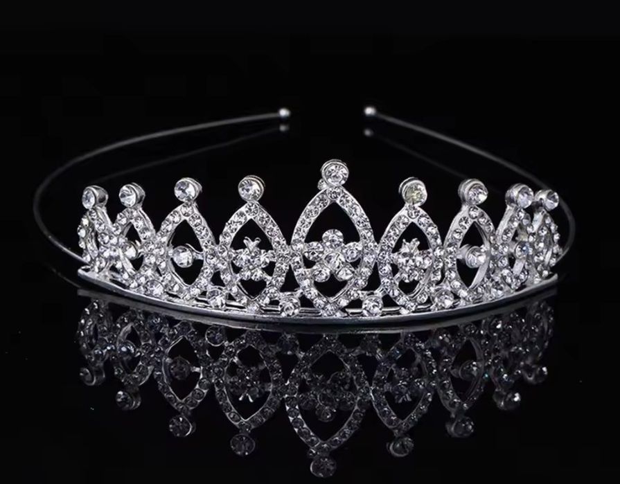 srebrna tiara ślubna z cyrkoniami