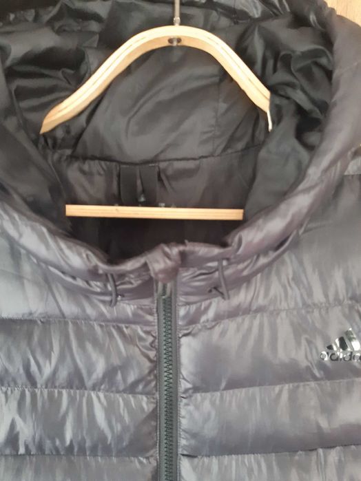 Жилет чоловічий адідас оригінал,розмір Л,в дуже гарному стані,теплий
