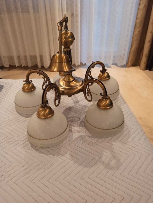 Люстра на 5 плафонів в ідеальному стані