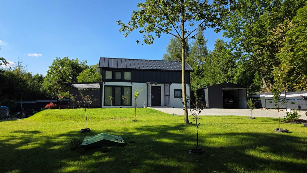 Dom modułowy 75m2 z działką 12 ar, wyposażony, salon, pokój, 2 sypialnie, łazienka, gotowy do zamieszkania, taras zabudowa, ogród, las, garaż, jacuzii