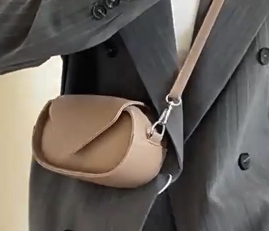 Mała torebka listonoszka beż