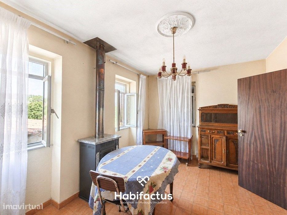 Moradia T3 para Remodelar em Bodiosa com Terreno