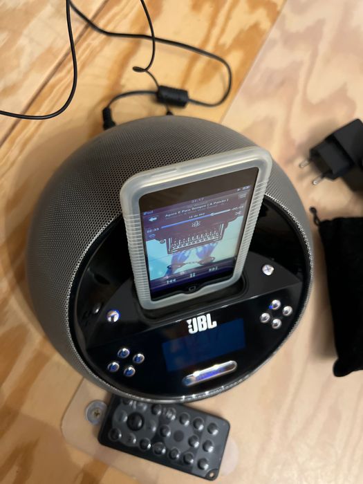 JBL Speaker with iPod Dock64297675072643123