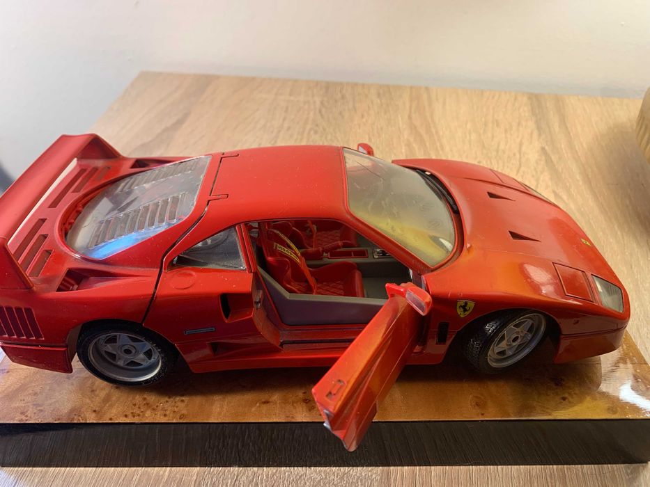 Bburago 1987 Ferrari F40 czerwony skala 1:18 model samochodu