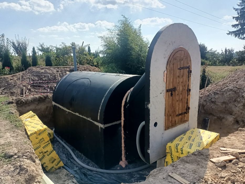 Betonowa spiżarnia ogrodowa półokrągła 350 długa, wentylacja schody