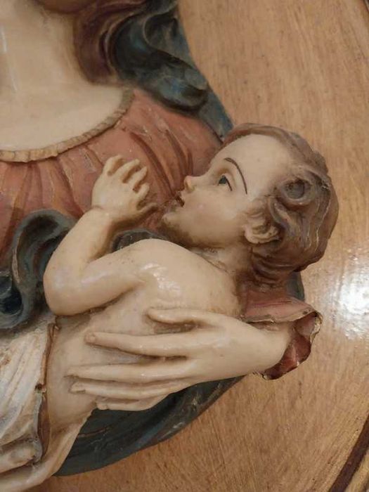 Quadro oval, alto relevo Mary Mother