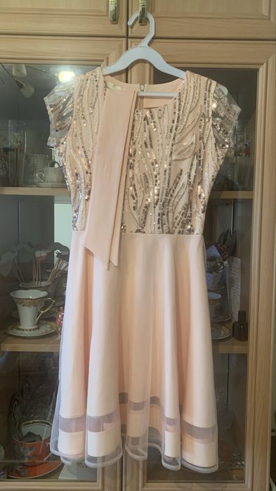 Плаття для дівчинки на 11 років. Стан практично новий . Одіте один раз