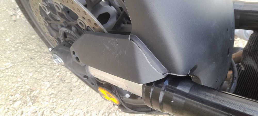 Honda CB 1000R Pequena Queda a Circular