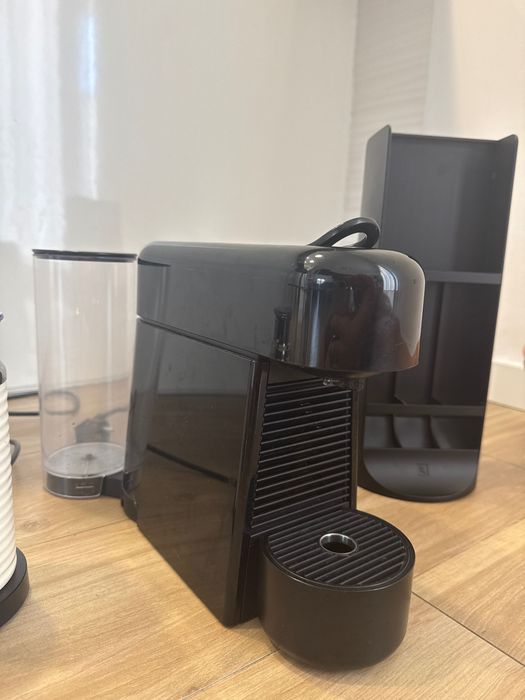 Máquina cafe nespresso, suporte cápsulas e aerocino