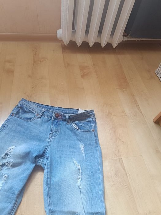 Spodnie jeansy z dziurami sprzedaż