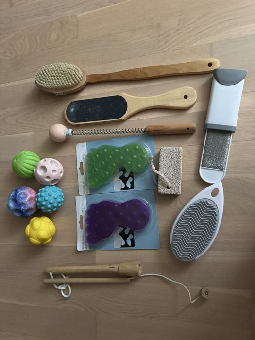 Лот щіток / масажер/ пилка/ пемза / щітки для одягу