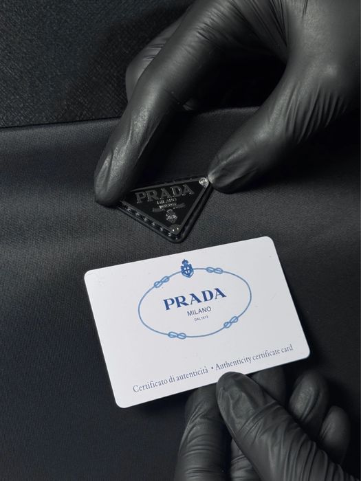 Гаманець чоловічий чорний з нейлону на блискавці Prada