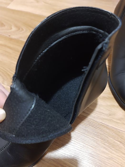 Нові шкіряні чобітки, ботільони 37 р