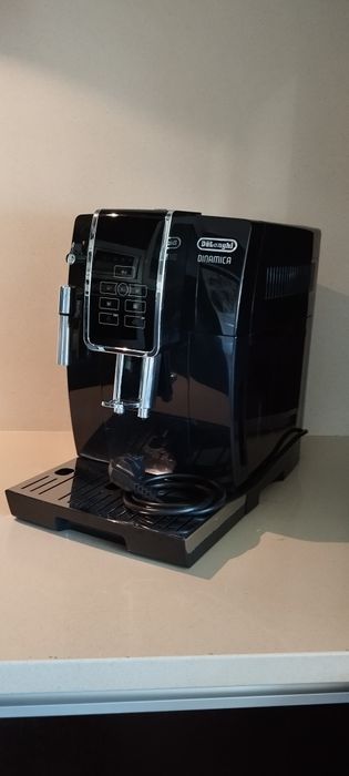 Delonghi Dinamica com ecrã tátil